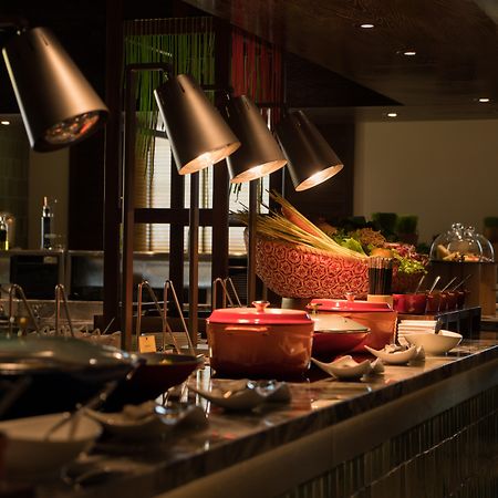 فندق ماي هاوس سايجون مدينة هوشي منه المظهر الخارجي الصورة A buffet at a hotel