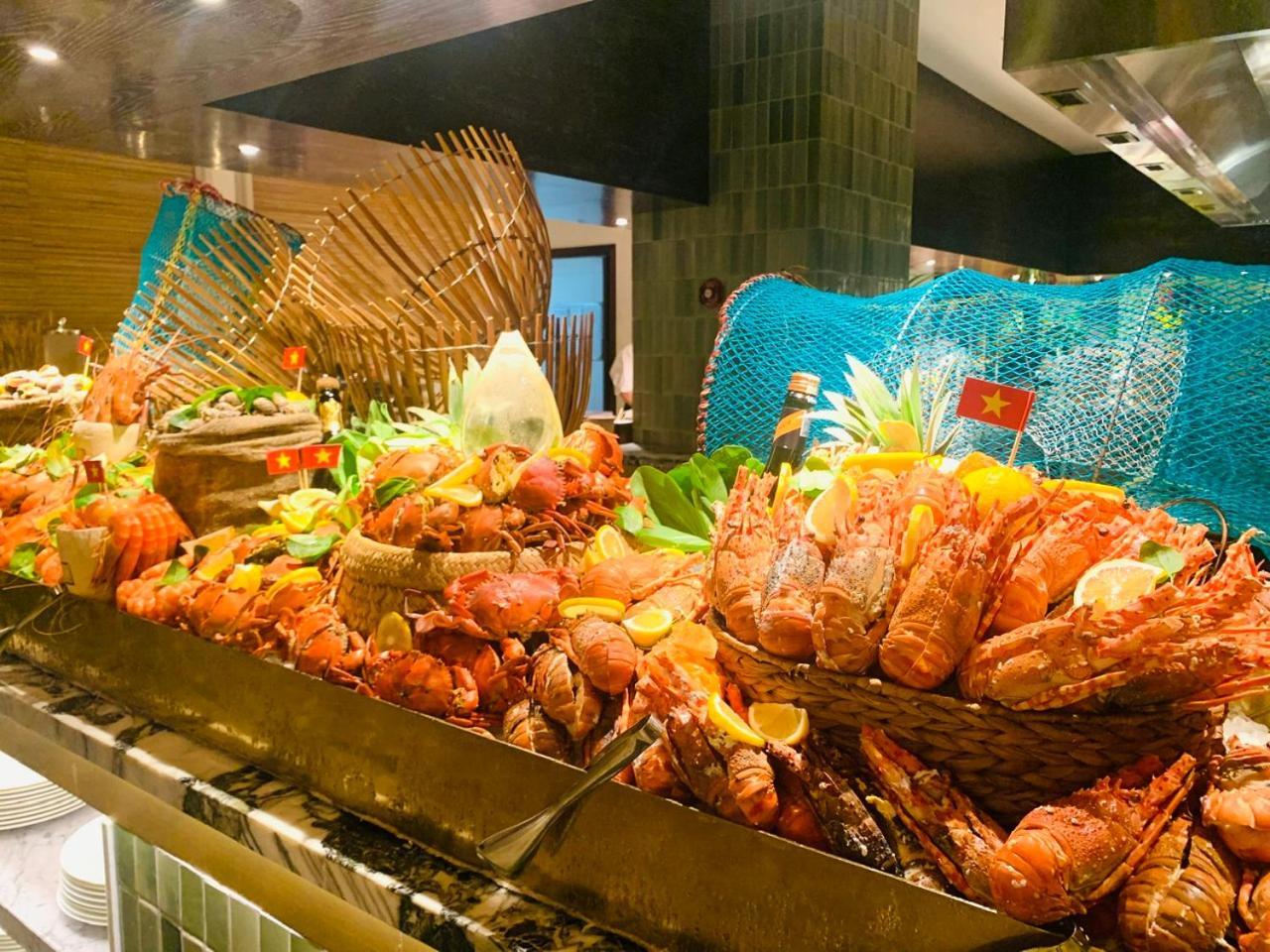 فندق ماي هاوس سايجون مدينة هوشي منه المظهر الخارجي الصورة A seafood buffet